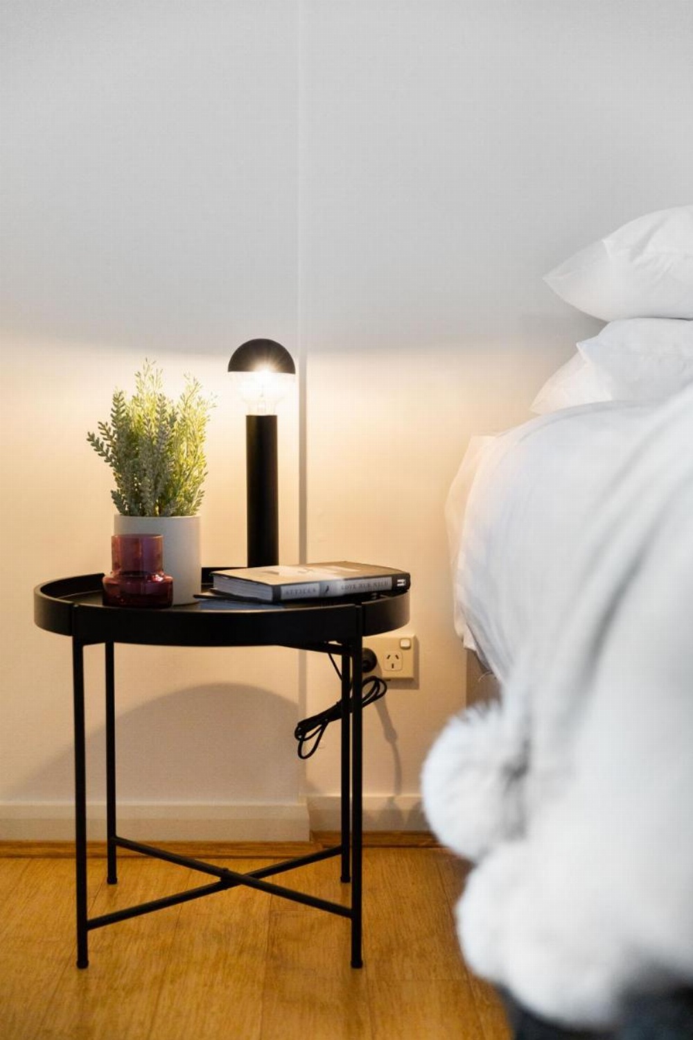 Sleek modern apartment close to everything Image 24